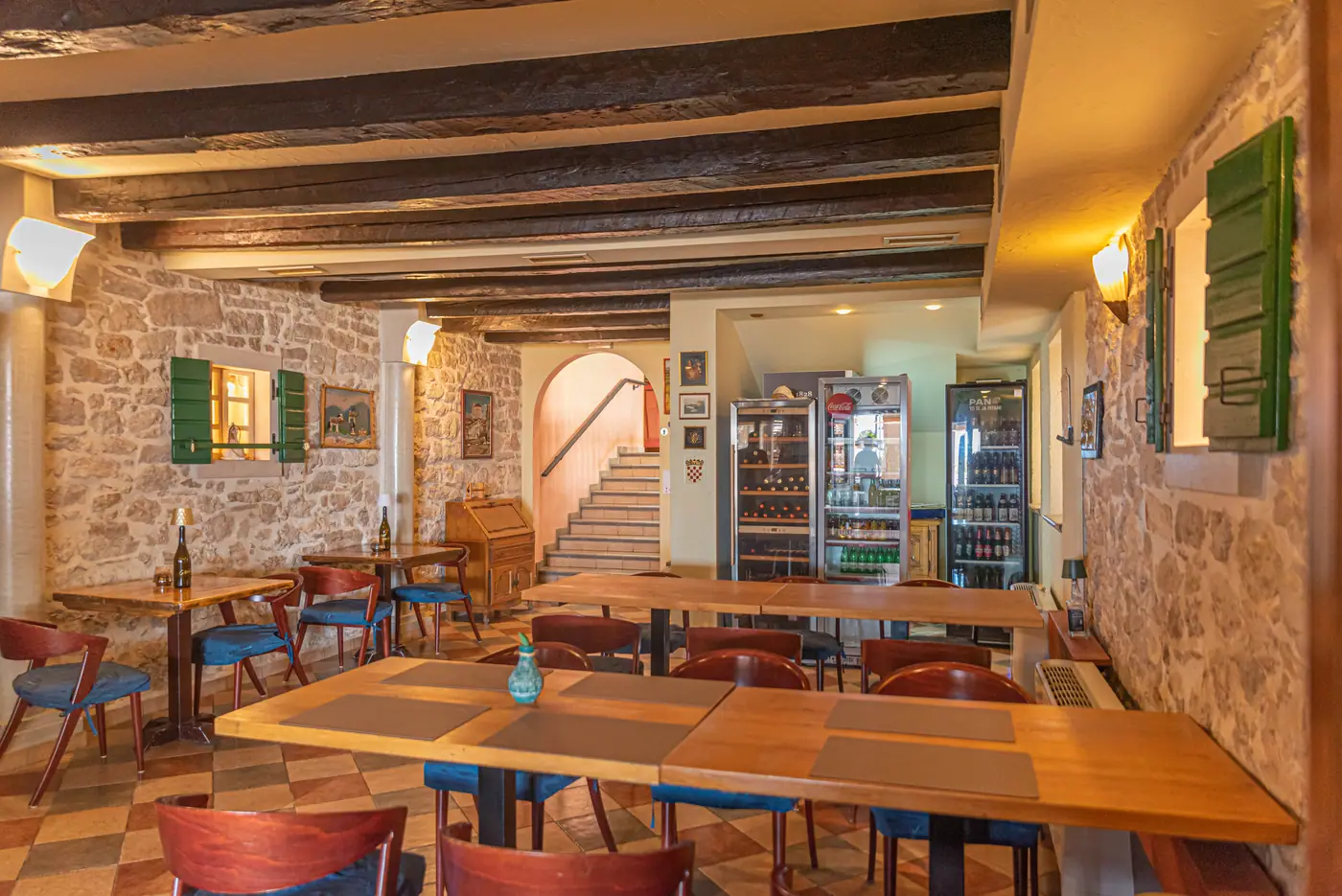 Kameni interijer restorana Ća god