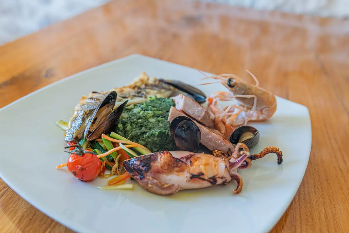 Riba i morske plate